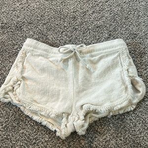 White/Cream comfortable beach shorts. Hardly Worn. No rips/stains.